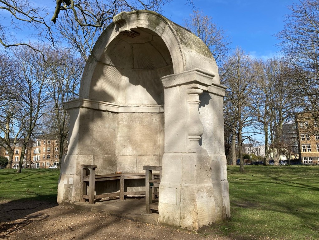 38: The alcoves of Old London&nbsp;Bridge