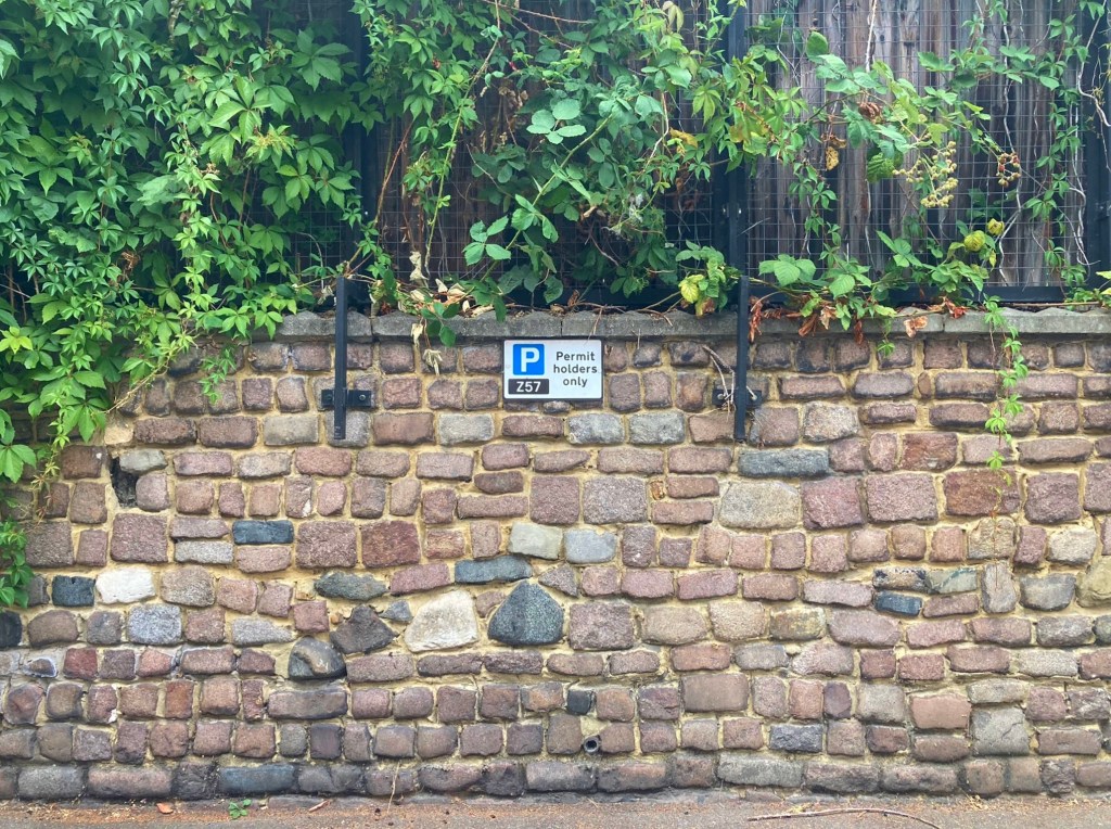 43: Unusual wall in&nbsp;Homerton.