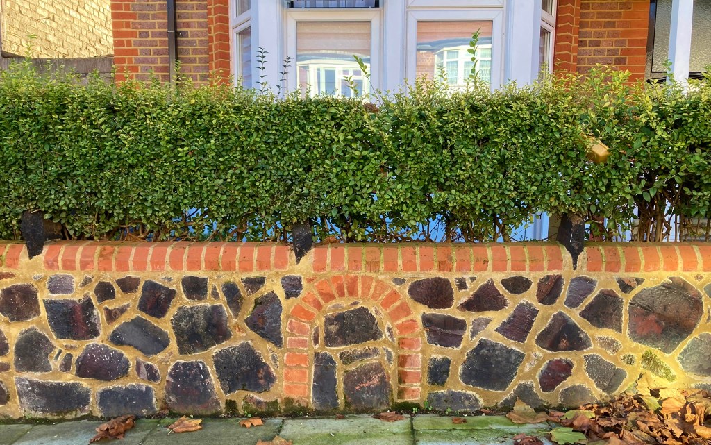 53: The London garden walls made of Stourbridge gas&nbsp;retorts